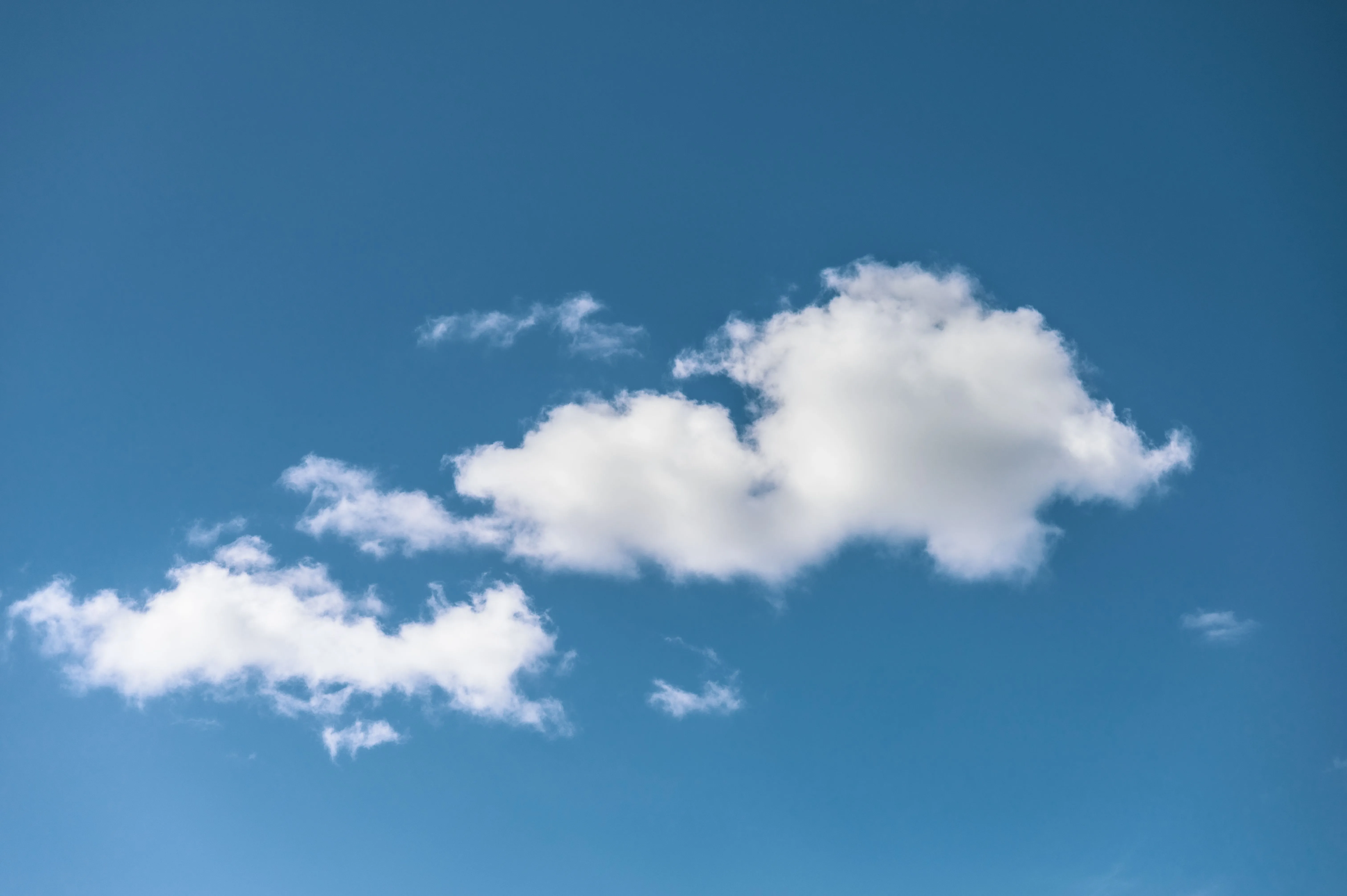 Original elongated white cloud perceived as a wild boar